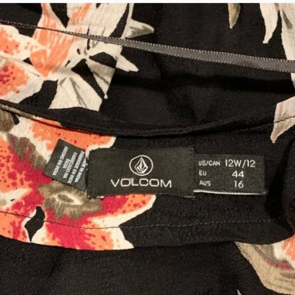 3for$20✨ EUC 🔥 - Volcom Black Hawaiian Front Tie Top - 12 - Picture 5 of 5